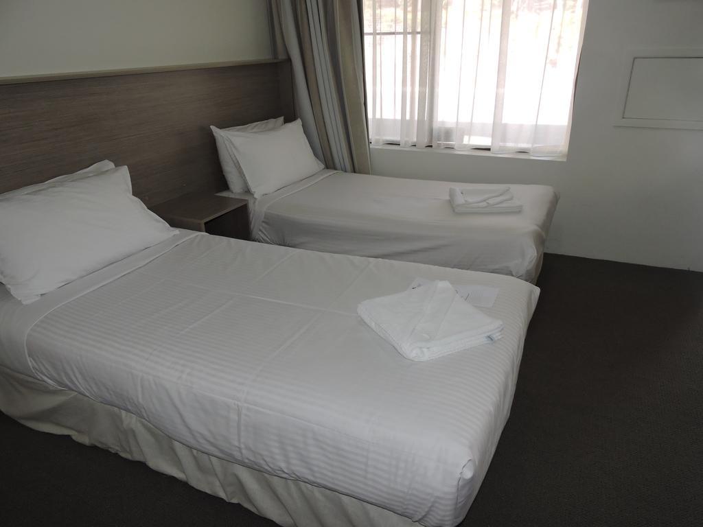 Town & Country Motel Nerang Bagian luar foto