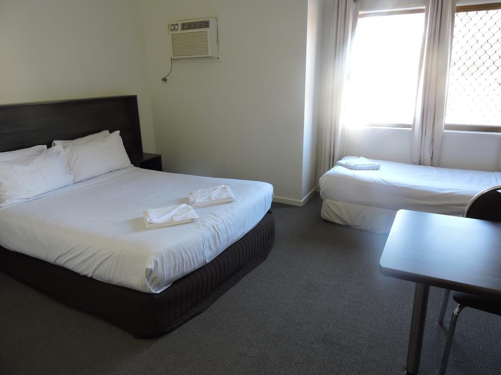 Town & Country Motel Nerang Bagian luar foto