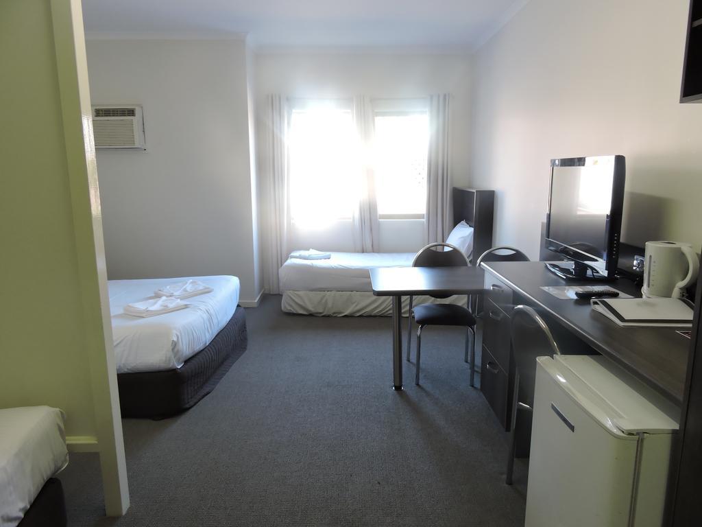 Town & Country Motel Nerang Bagian luar foto