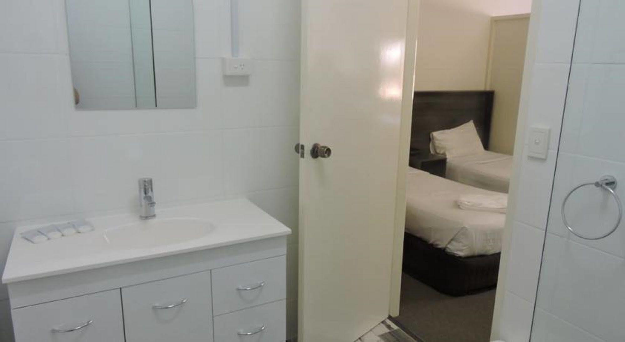 Town & Country Motel Nerang Bagian luar foto